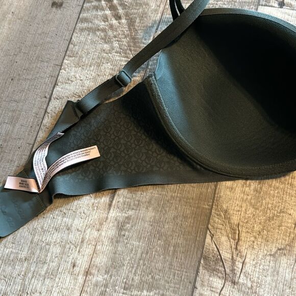 Victoria's Secret Black T-Shirt Bra with Molded Cups - Picture 8 of 11